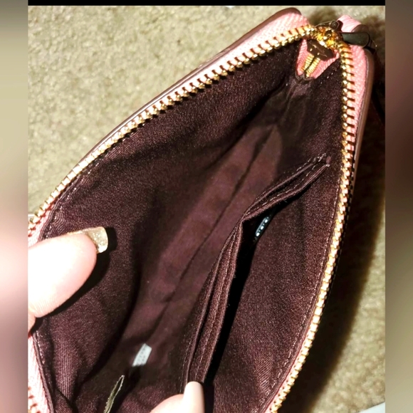 Coach Cute Bubblegum pink, Genuine Leather Wristlet Wallet ~ never used - Picture 4 of 4